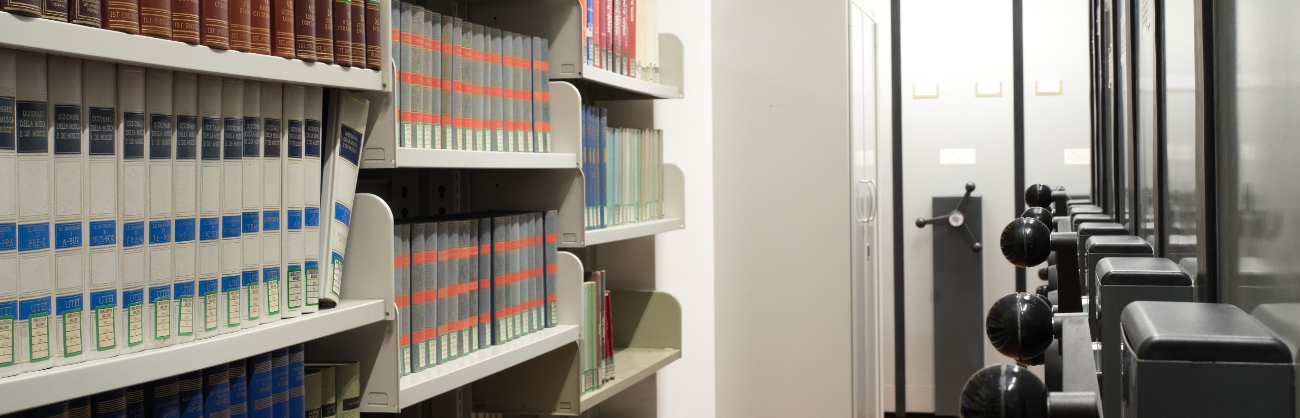 Foto che rappresenta alcuni volumi del Fondo Vesperini