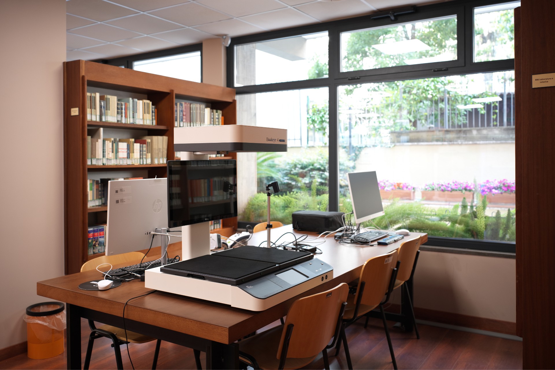 Foto della postazione per ipovedenti della Biblioteca