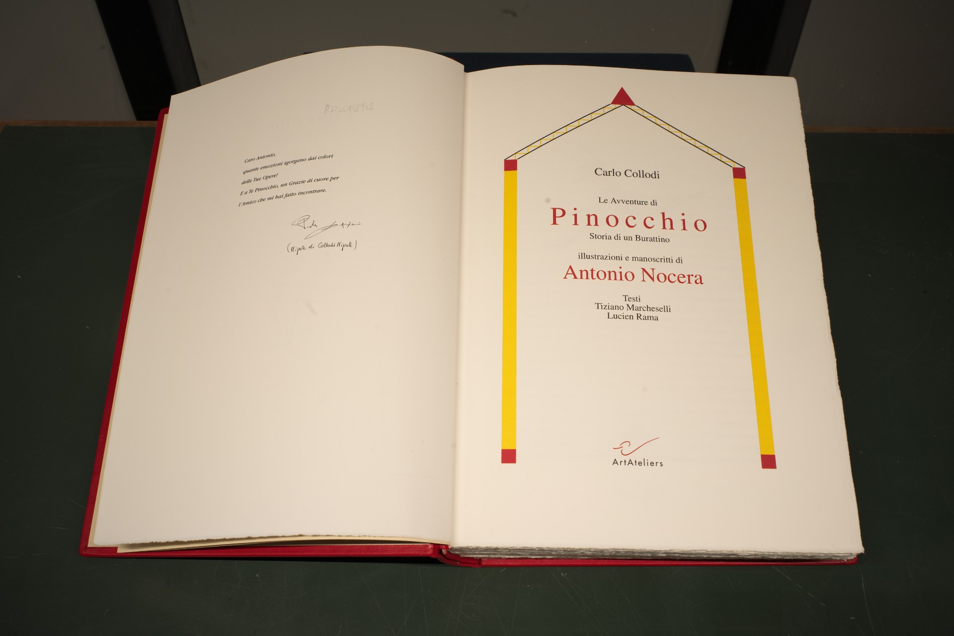 Copertina interna del libro di Pinocchio, parte del Fondo Pregi